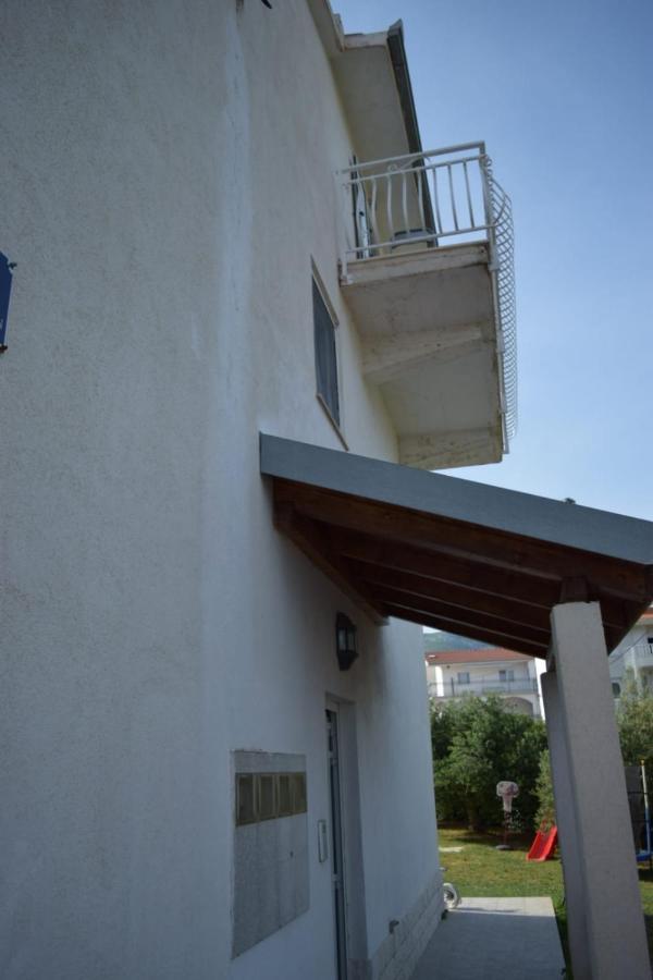 Apartments Marta Kaštel Novi エクステリア 写真