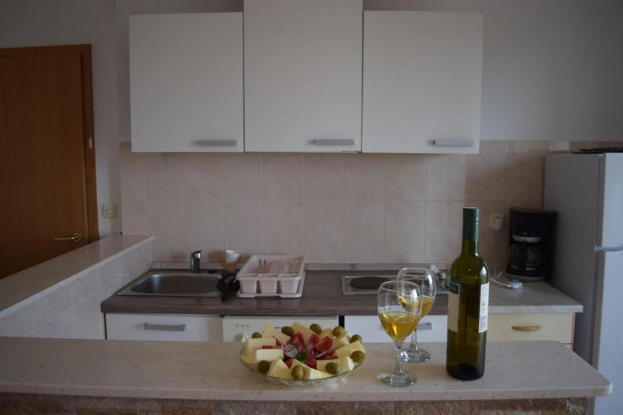 Apartments Marta Kaštel Novi エクステリア 写真