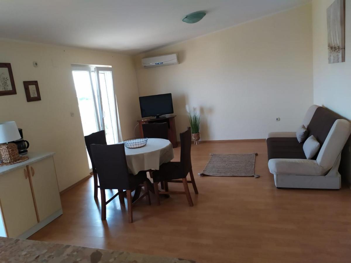 Apartments Marta Kaštel Novi エクステリア 写真