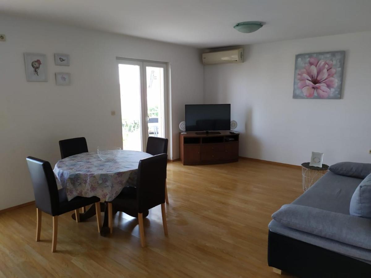 Apartments Marta Kaštel Novi エクステリア 写真