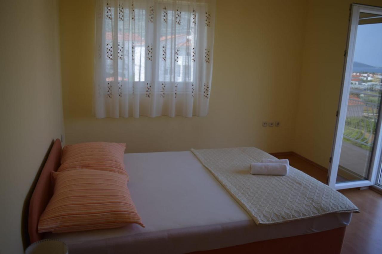 Apartments Marta Kaštel Novi エクステリア 写真